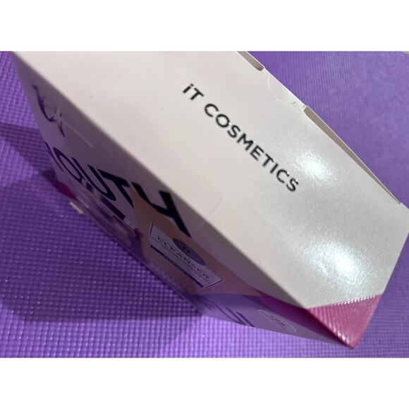 $140 it Cosmetics Skincare Set: face cleanser, Confidence eye cream moisturizer - Picture 2 of 5